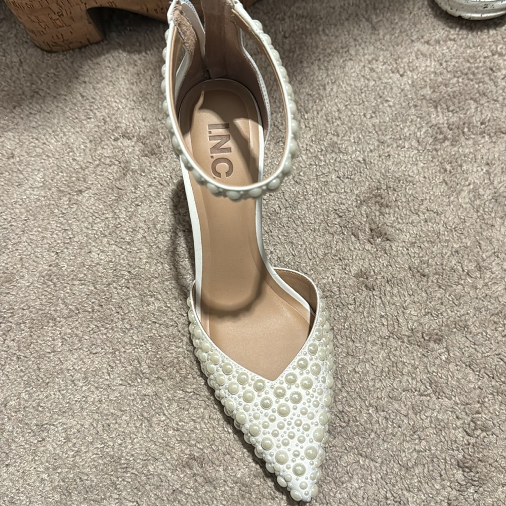 Women’s patent heel pearl shoes size 8 - Picture 2 of 3